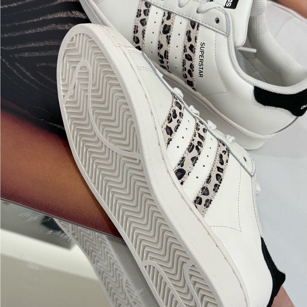 (new+tag) Adidas Women Superstar Classic — US size 7 white and leopard stripes - Picture 7 of 8